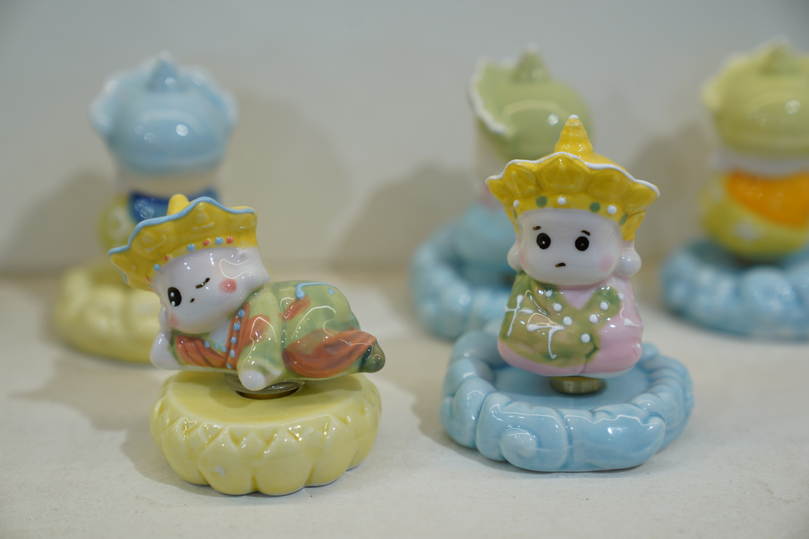 CHINA-JIANGXI-JINGDEZHEN-PORCELAIN SCULPTURE-INHERITOR (CN)