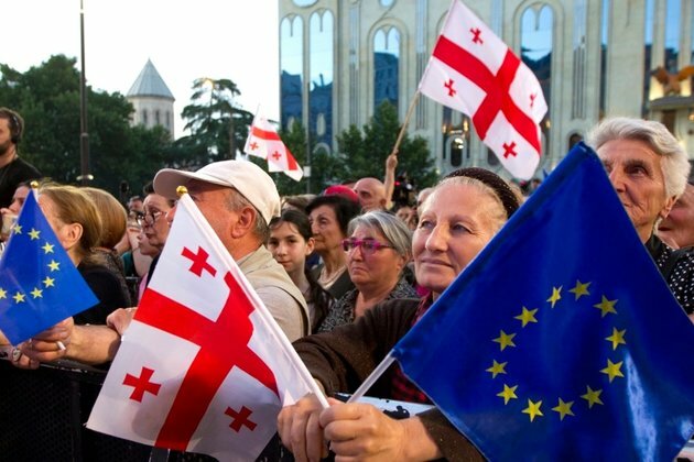 Georgians Hold Mass Rally for EU, Urge Government to Quit