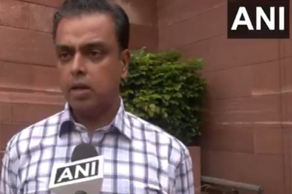 "Can't accept this verdict by Bombay HC", Shiv Sena MP, Milind Deora on acquittal of Mumbai Train blast accused