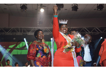 Miss curvy 2019 belinda nansasi shows off the key to her prize car 350x210