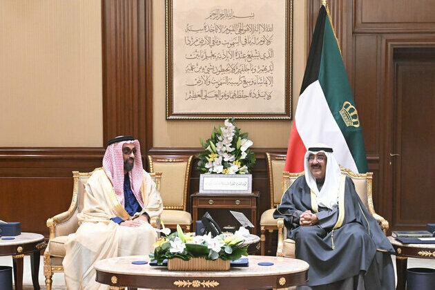 Emir of Kuwait receives Tahnoon bin Zayed