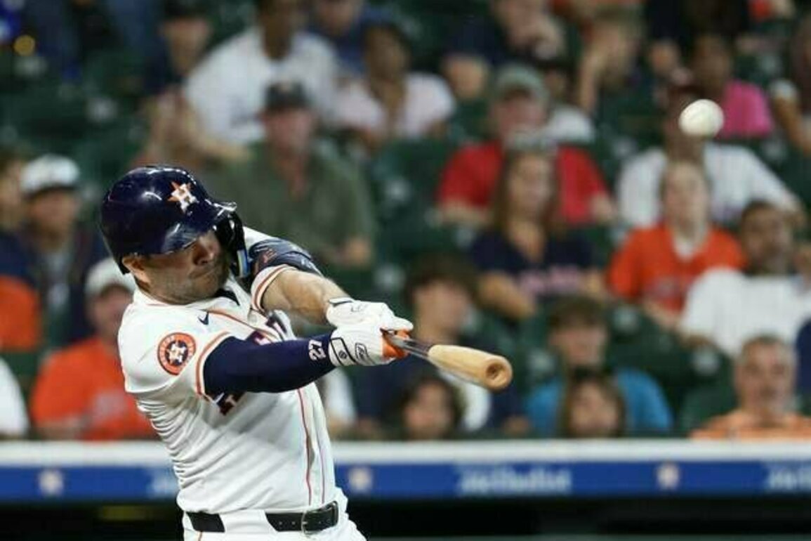 Astros display power in routing Nationals