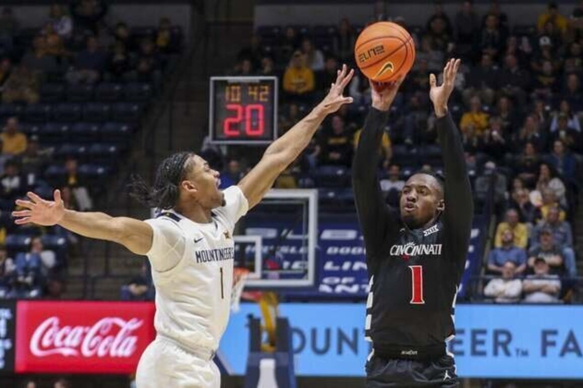 West Virginia survives late scare, holds off Cincinnati