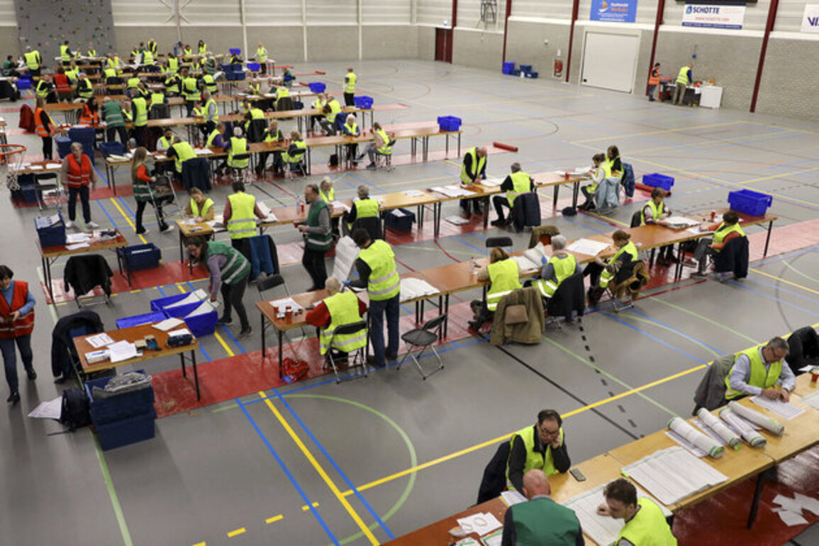 The moral and political decay of a small European country at the sea.