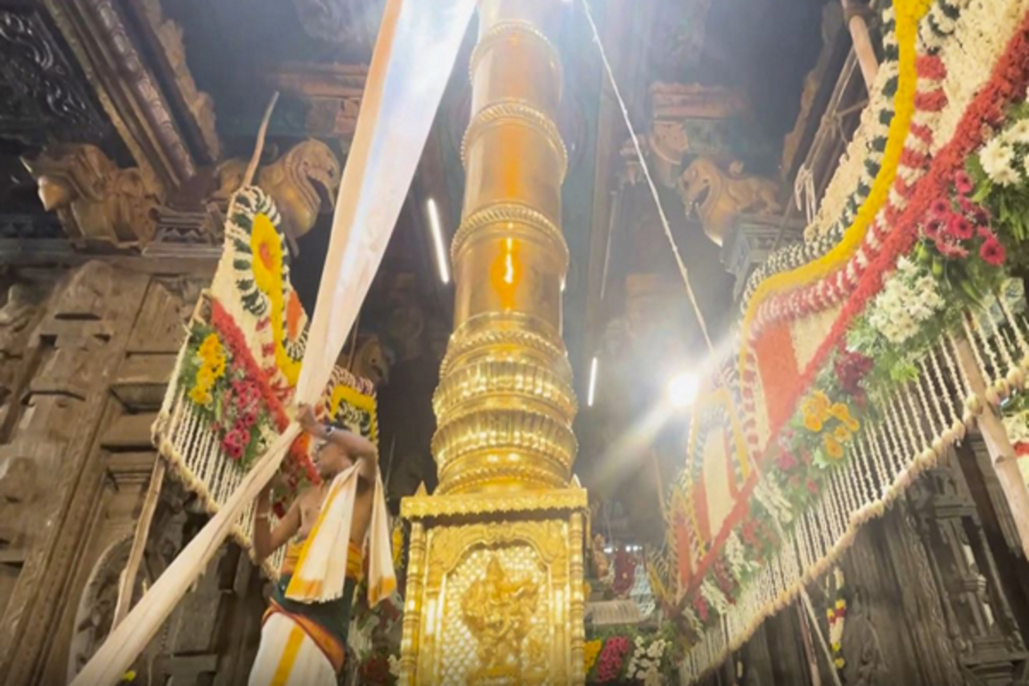 Tamil Nadu: Large number of devotees participate in flag hoisting ceremony of 'Chithirai' festival in Madurai