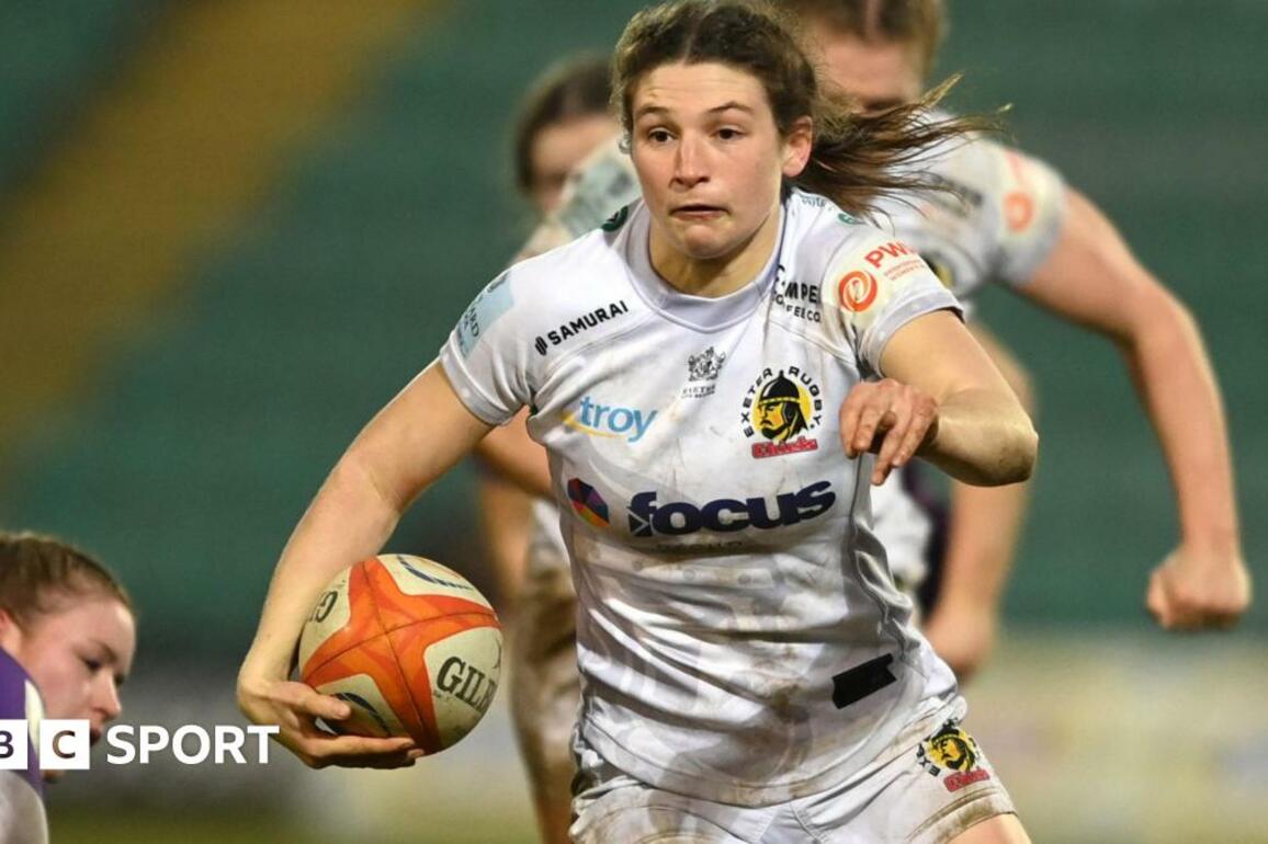 Flo Robinson- Exeter's England scrum-half signs new contract