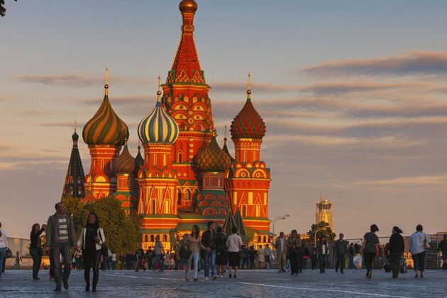 EU looks to target more Russians with sanctions