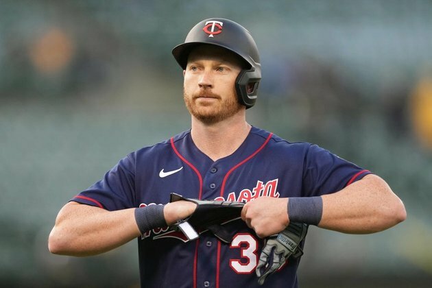 Twins place OF Kyle Garlick (ribs) on injured list