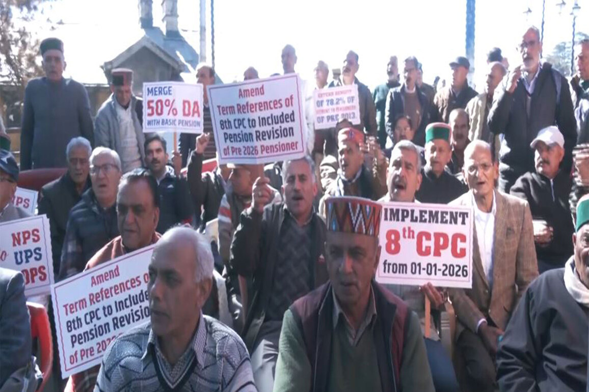 All India Postal, RMS and other pensioners hold protest in Shimla demanding Pension Revision