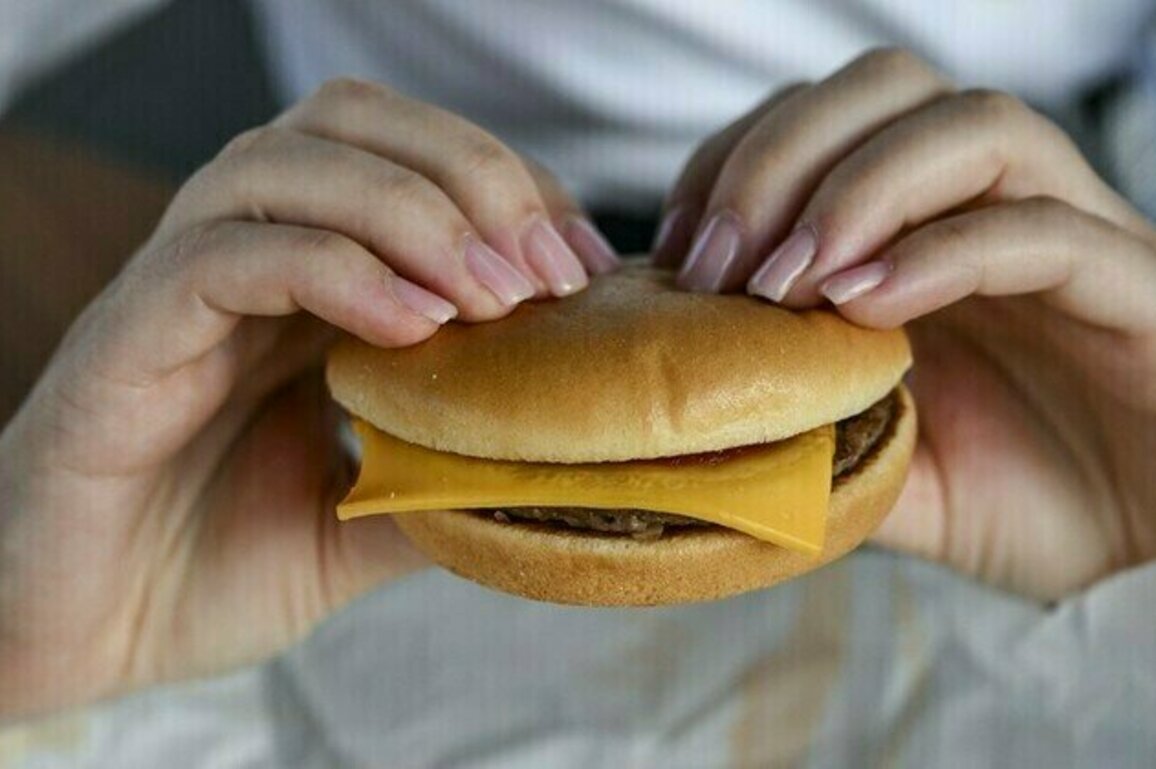 Kiev uses McDonalds to replenish depleted army ranks