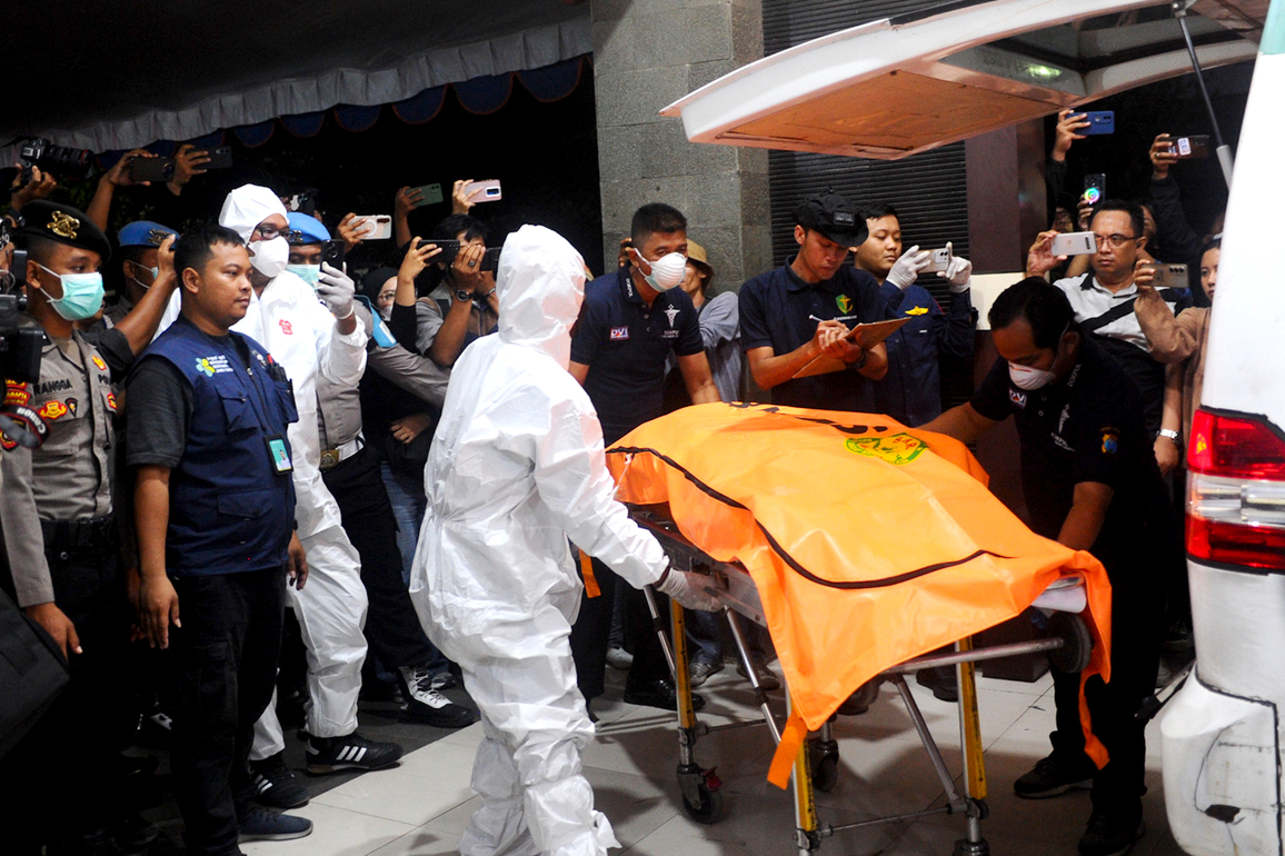 (SpotNews) INDONESIA-SURABAYA-ISLAMIC SCHOOL-COLLAPSE-VICTIMS