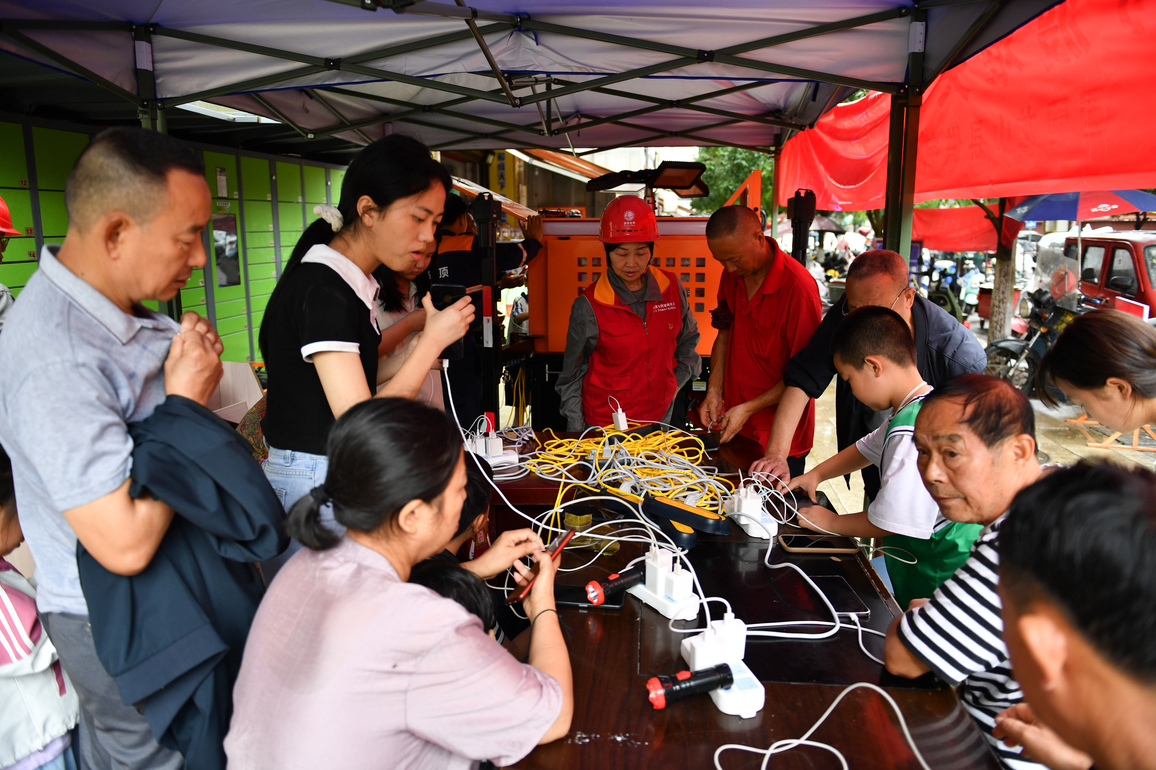 CHINA-HUNAN-LONGSHAN-HEAVY RAINS-DISASTER RELIEF (CN)