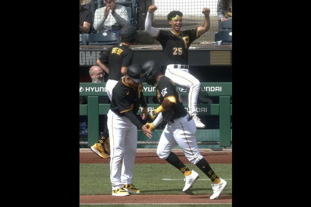 Pirates push past Yankees to avoid sweep