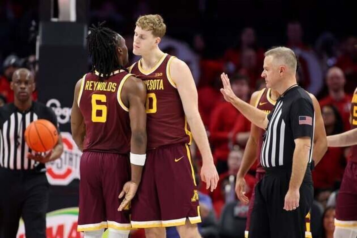Cade Tyson, Langston Reynolds help Minnesota rout Rutgers