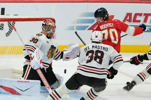 NHL roundup: Panthers raise Cup banner, edge Blackhawks