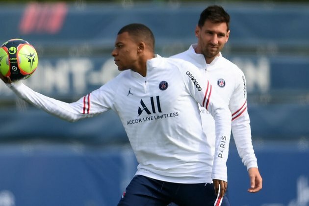 PSG prime Messi, Neymar and Mbappe for pyrotechnics in Bruges
