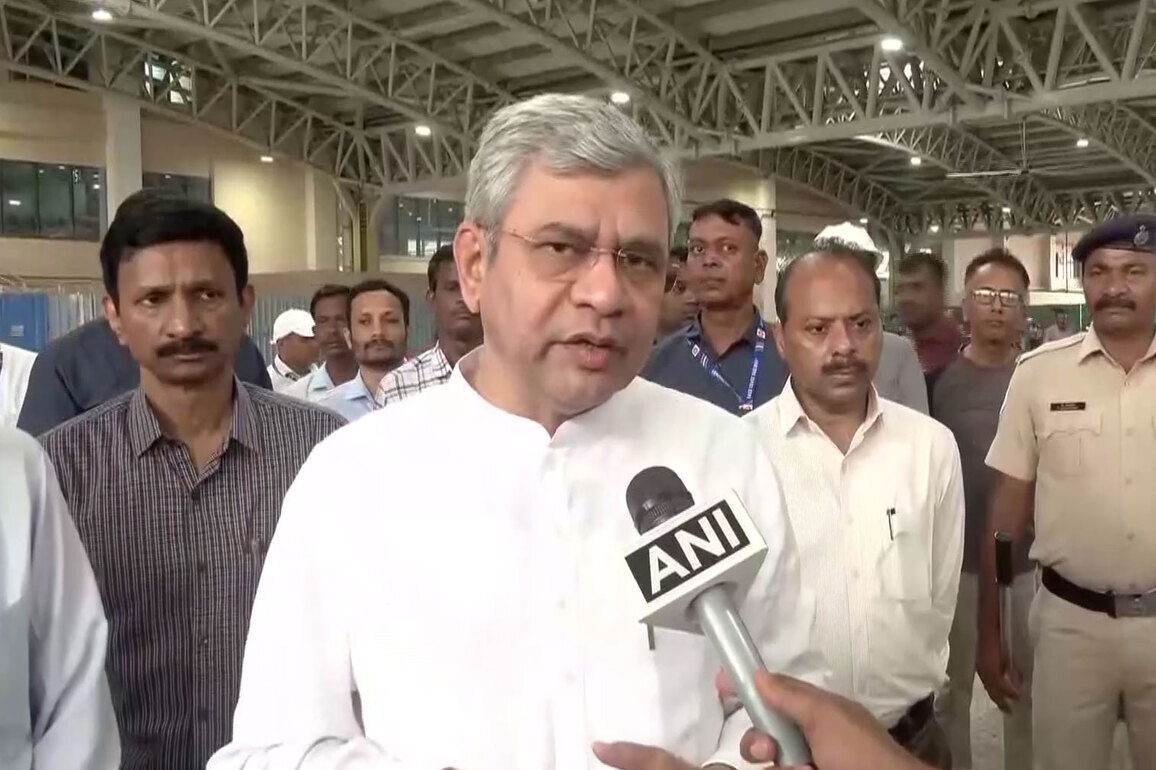 Railway Min Ashwini Vaishnaw reviews Bhubaneswar station revamp; says passengers find commute easier under upgrade plan
