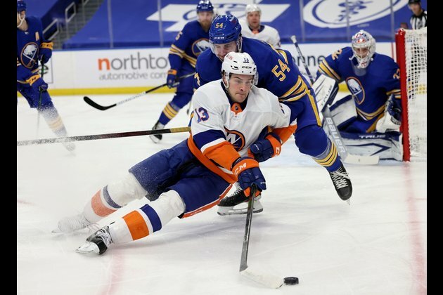 Sam Reinhart helps Sabres snap skid vs. Islanders