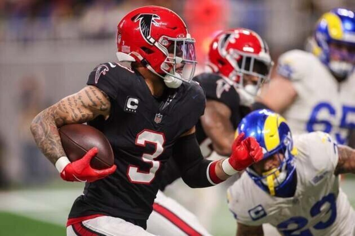 Falcons blow 3-TD lead, edge Rams on late field goal