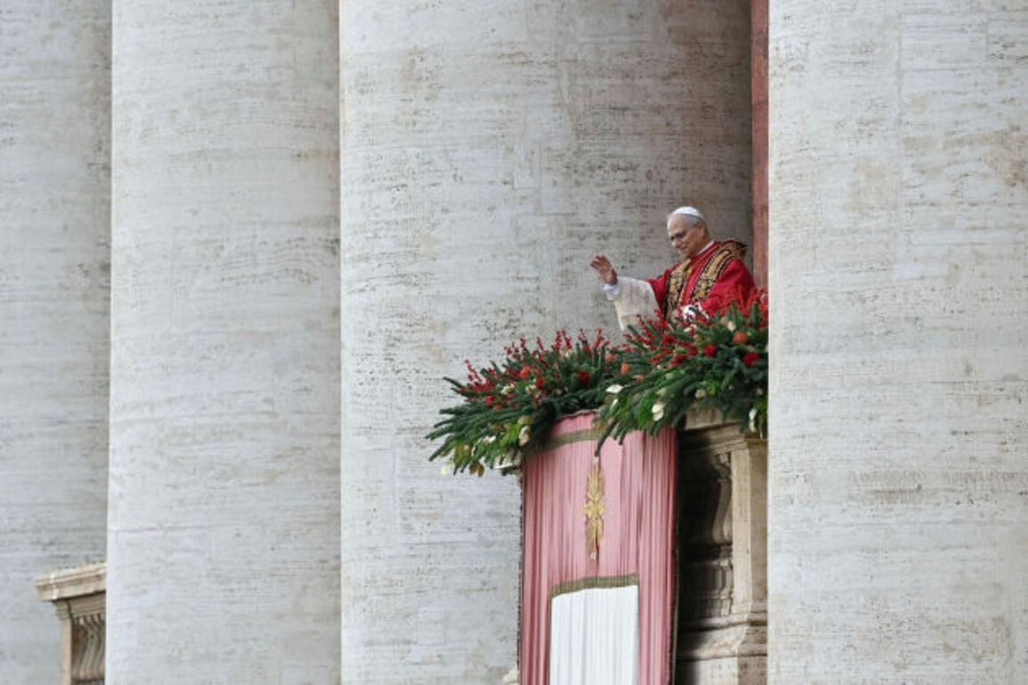 Pope calls faithful to reject indifference toward suffering, migration