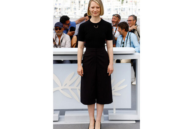 Mia Wasikowska to co-direct legal dramedy 'The Great White'