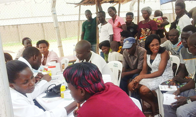Hundreds of slum dwellers turn up for medical camp Hundreds of slum dwellers turn up for medical camp