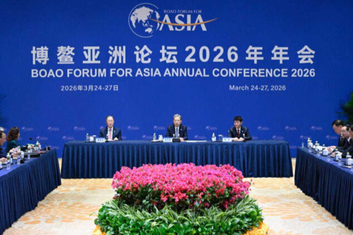 Zhao Leji meets guests from Azerbaijan, Kazakhstan, BFA board members