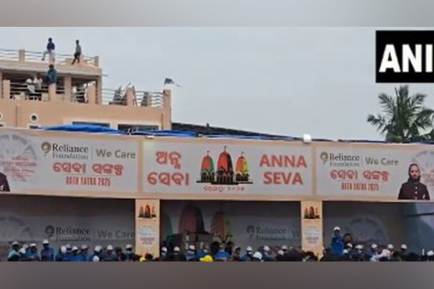 Odisha: Reliance Foundation serves meals to devotees, police personnel during Jagannath Rath Yatra under 'We Care' initiative