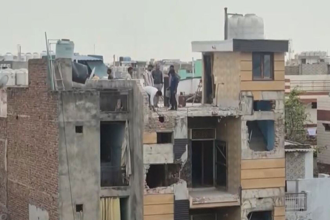 Delhi: MCD demolishes the residence of the accused in the Tarun Kumar murder case