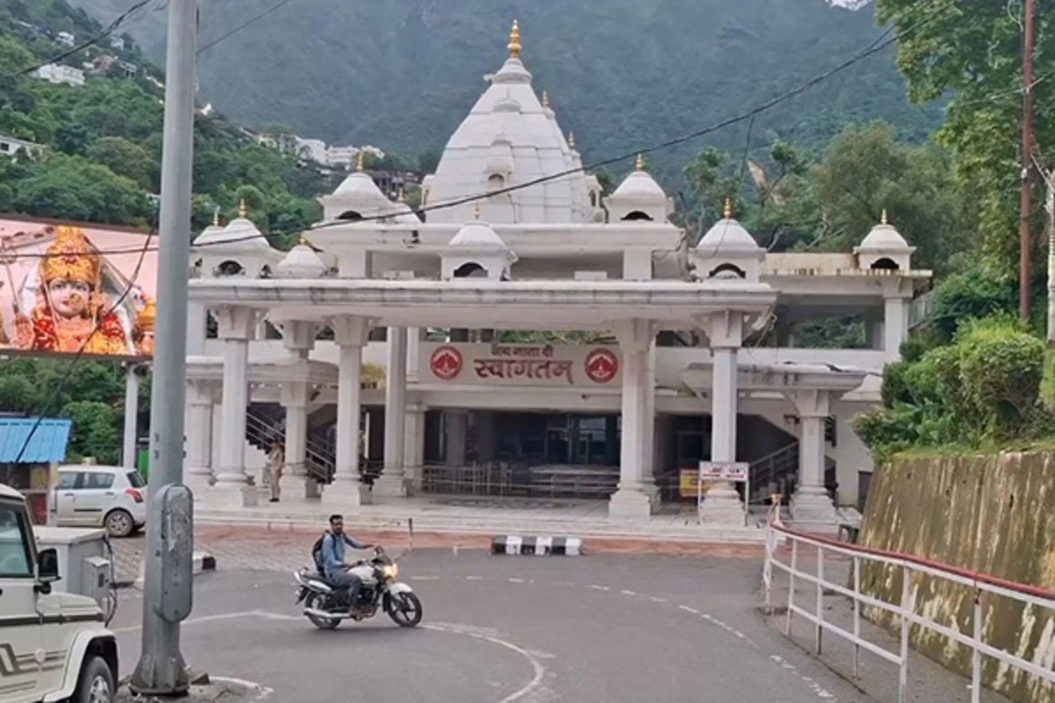 J-K: Vaishno Devi Yatra remains suspended for 13th consecutive day