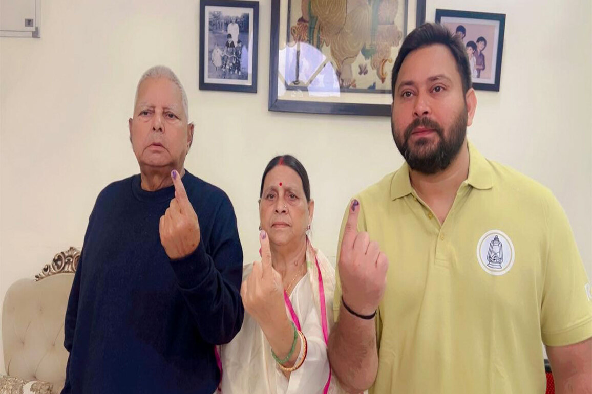 "Tawa se roti palatati rahni chahiye nhi to jal jayegi": Lalu Yadav calls on Bihar's voters to usher in change