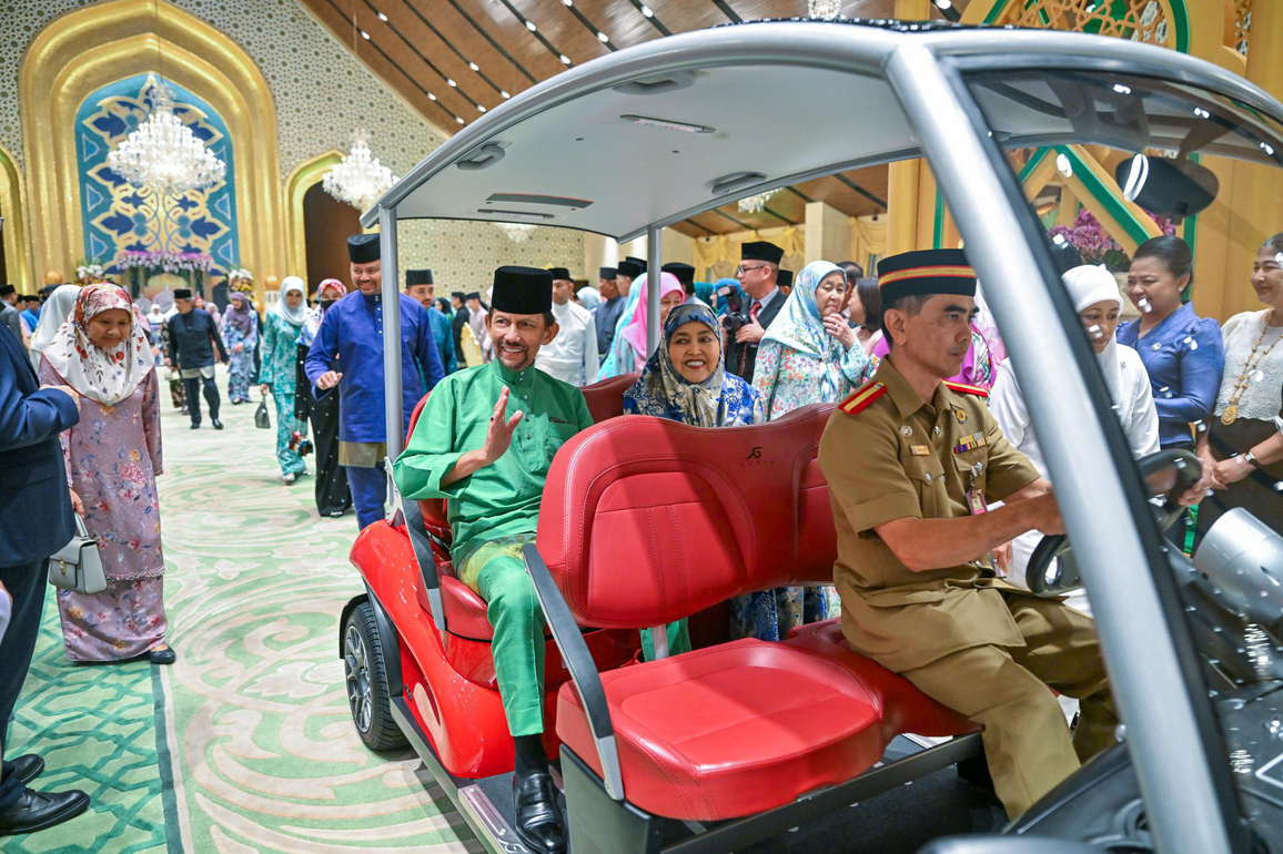 BRUNEI-BANDAR SERI BEGAWAN-HARI RAYA-CELEBRATION