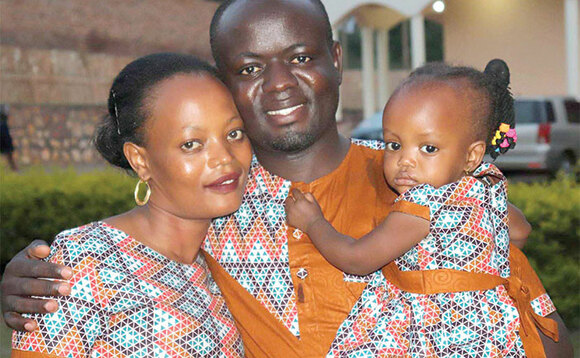 Tadius ne Juliet nga bali ne bbebi waabwe. Tadius ne Juliet nga bali ne bbebi waabwe.