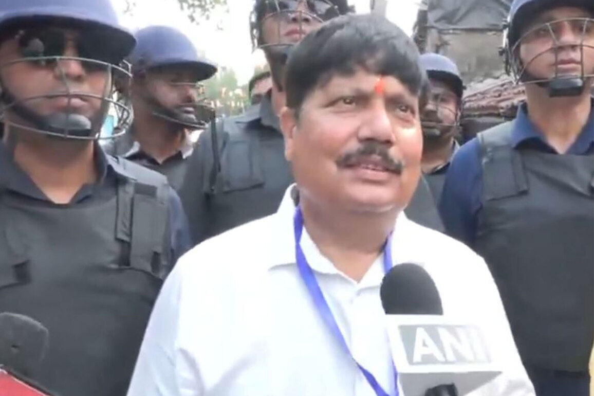 West Bengal Phase 2 polls: BJP candidate Arjun Singh casts vote in Kolkata, expects high voter turnout