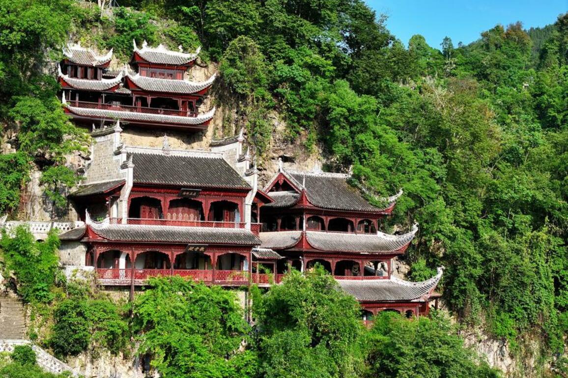 GloriousGuizhou | Discover an ancient cliffside complex in SW China's Guizhou