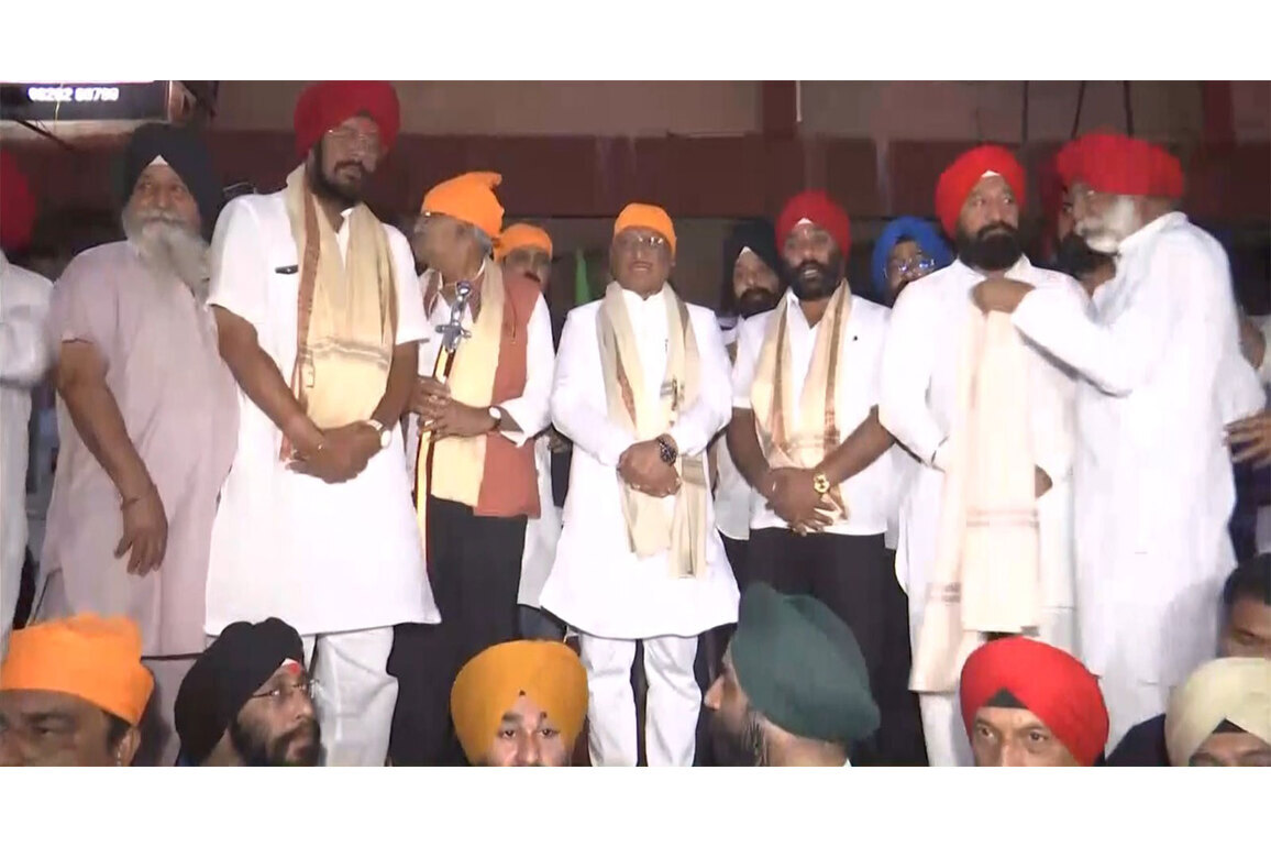 Chhattisgarh CM Vishnu Deo Sai flags off annual Sikh pilgrimage from Raipur to Hazur Sahib
