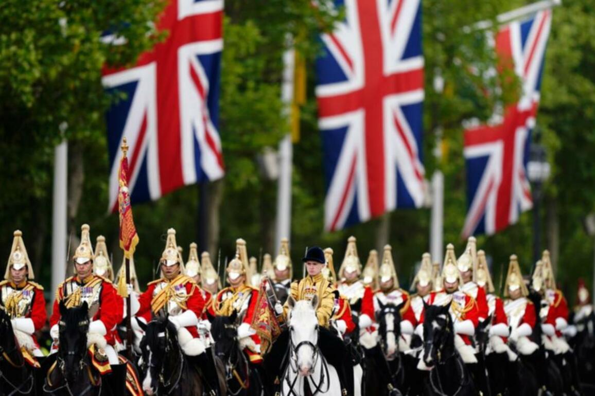 Royals join thousands to mark 80 years since WWII's end