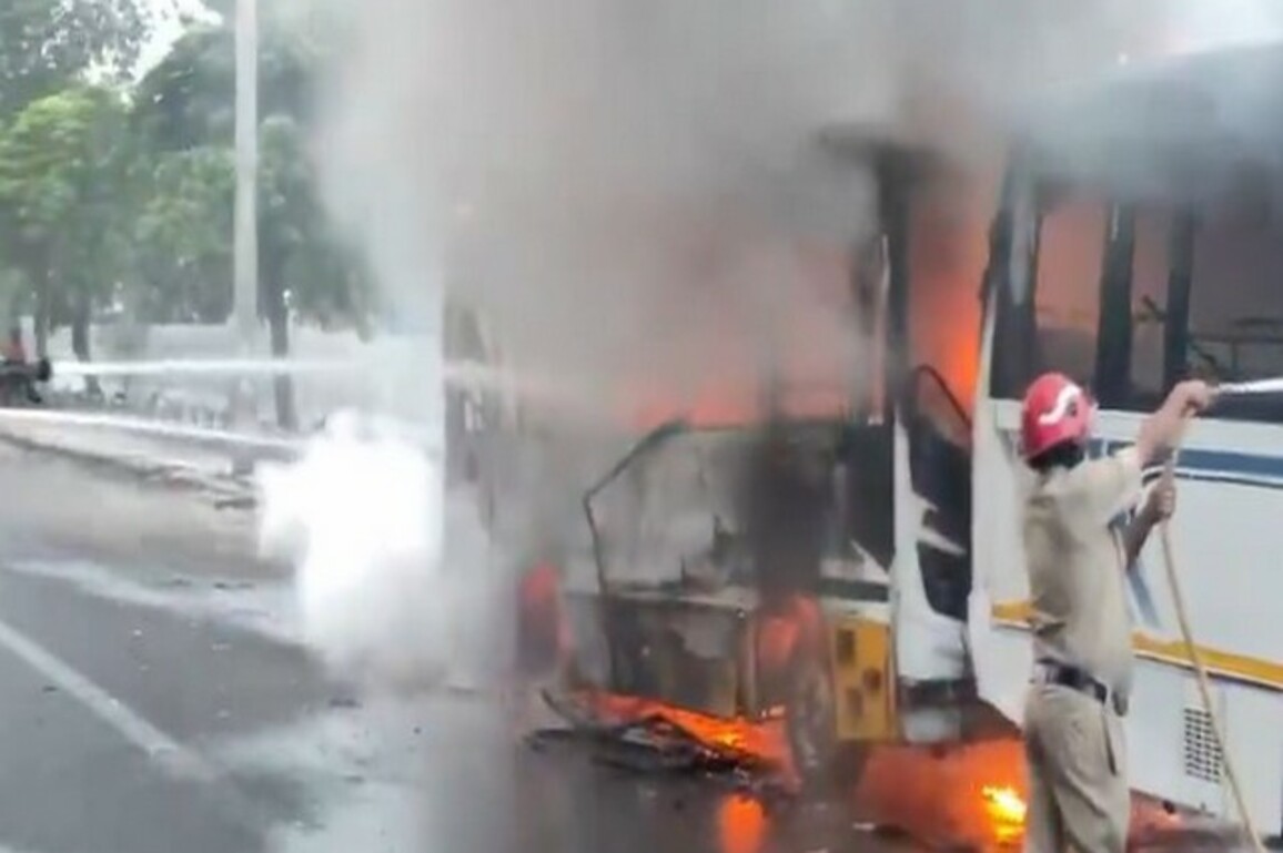 Delhi: Fire breaks out in two buses on Pankha Road in Janakpuri area
