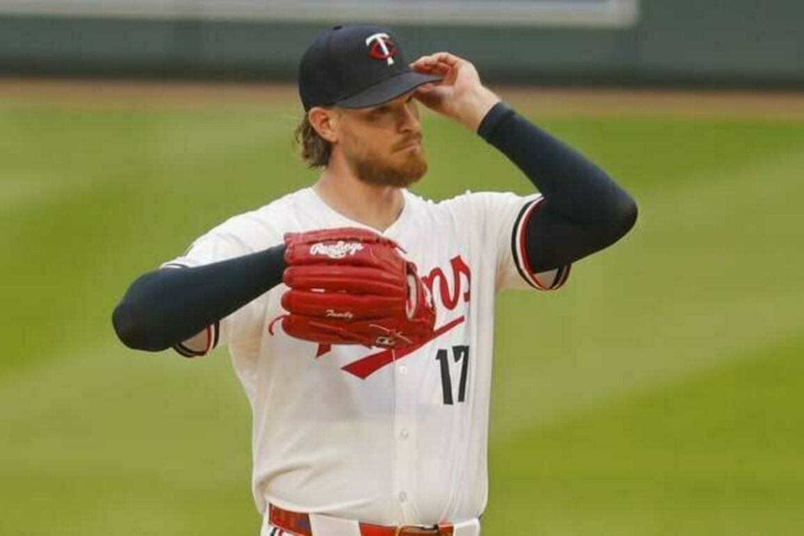 Twins RHP Bailey Ober (hip) lands on IL after latest shelling