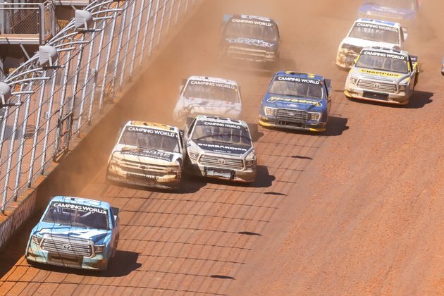 Martin Truex Jr. wins NASCAR Trucks race on dirt at Bristol
