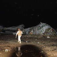Photo Flash | At least 15 killed, 30 injured after Bolivian military plane crashes in El Alto