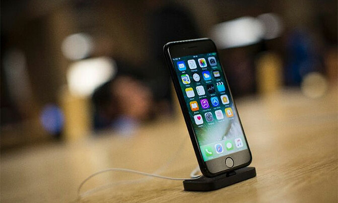 Global tech spending to slip amid political uncertainty Global tech spending to slip amid political uncertainty