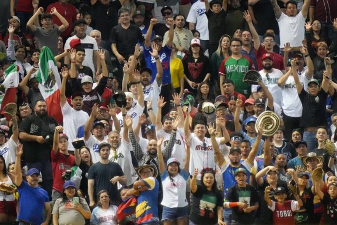 Kazuma Okamoto leads Japan past Italy into WBC semis