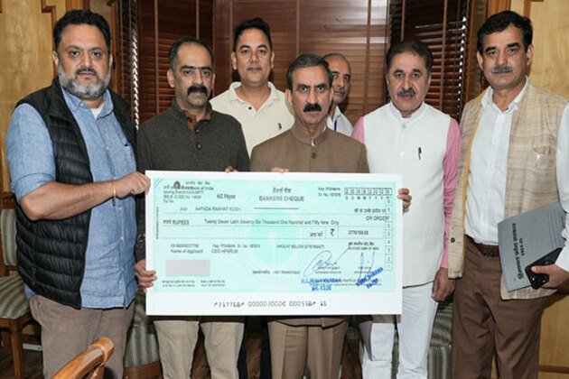 Himachal CM receives Rs 27.76 lakh cheque for "Aapda Rahat Kosh"