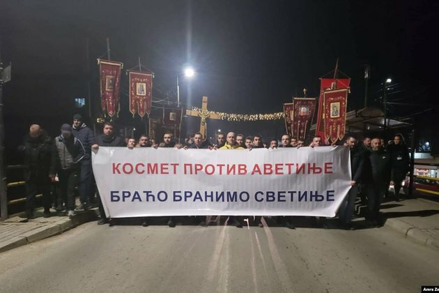 Kosovo Serbs Rally Against Montenegro&#039;s New Religion Law