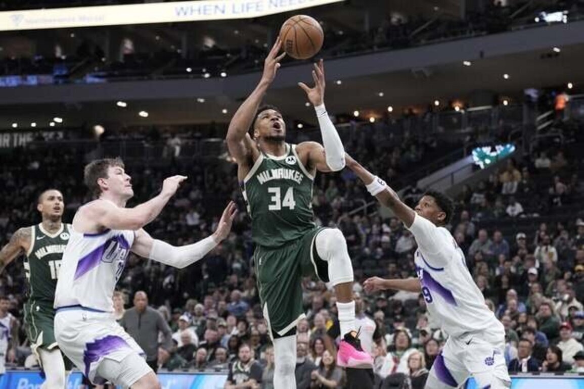 Bucks star PF Giannis Antetokounmpo (calf) sitting out vs. Magic
