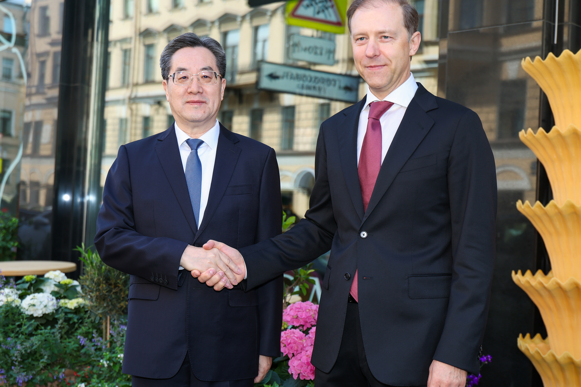 RUSSIA-ST. PETERSBURG-CHINA-DING XUEXIANG-RUSSIAN FIRST DEPUTY PM-MEETING