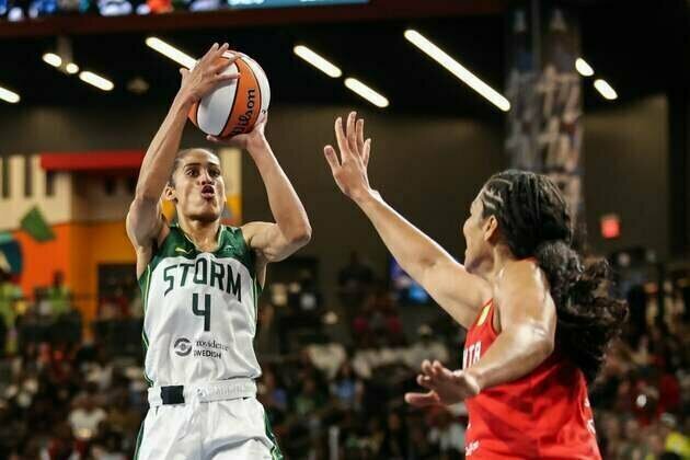 Skylar Diggins hits winning layup as Storm silence Dream