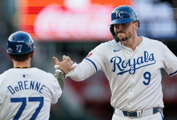 After button adjustment, Royals aim to sew up series sweep of A's