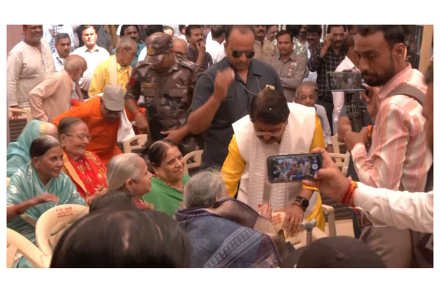 MP: Kailash Vijayvargiya celebrates Diwali with senior citizens, specially abled individual in Indore